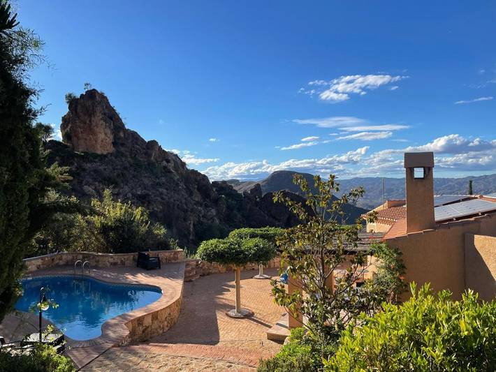 Villa für 6 Personen, mit Terrasse und Garten sowie Pool und Ausblick