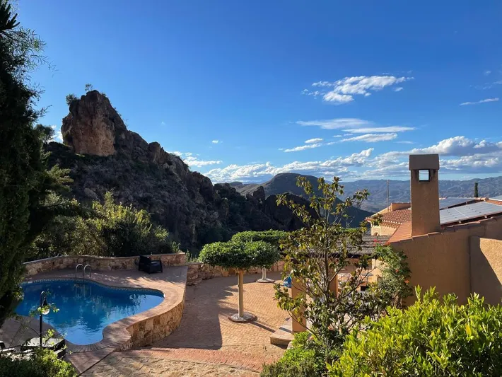 Villa for 6 people, with garden and view as well as pool - 1