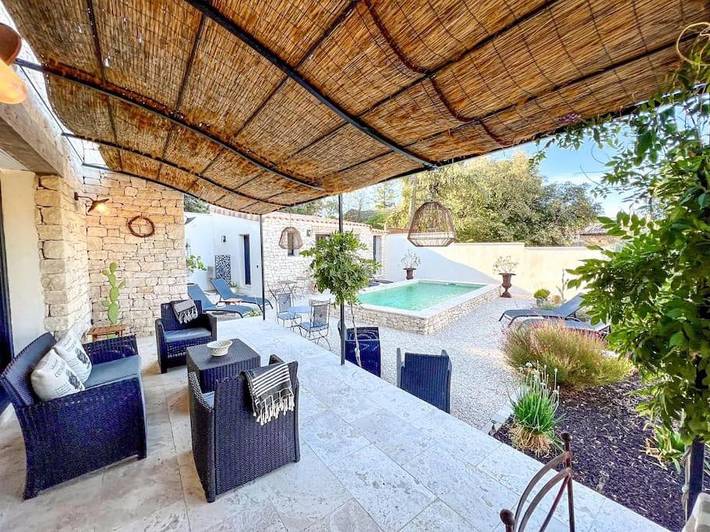 Location de vacances pour 8 personnes, avec piscine ainsi que vue et jardin à Flaux - 2