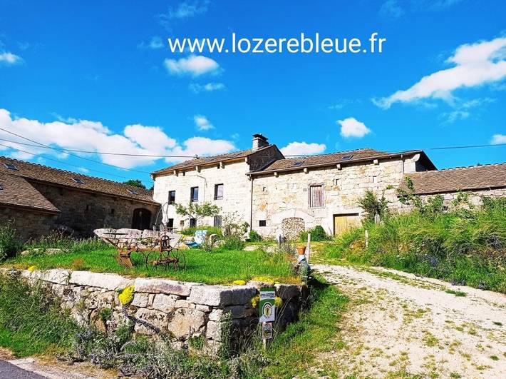 Gîte pour 12 personnes, avec jardin et terrasse dans Les Laubies
