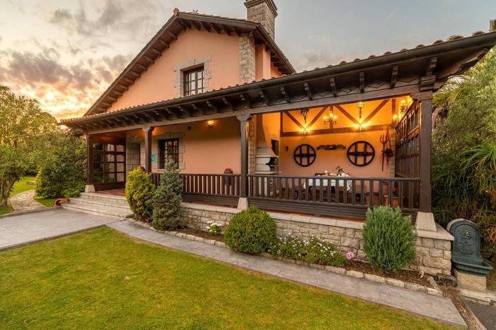 Casa rural para 6 personas, con terraza y jardín, Se admiten mascotas en Costa Oriental Asturiana