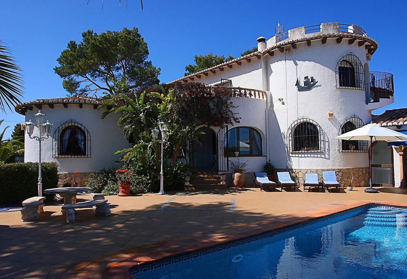 Villa 'Casa Pera' met zeezicht, zwembad, Wi-Fi, tuin & terras in Balcón al Mar, Jávea
