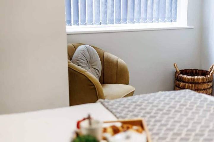 Ganze Wohnung, Geräumiges, Schönes 1-Zimmer-Apt; Zentral, WLAN, Parkplatz in Bournemouth, Südwestengland