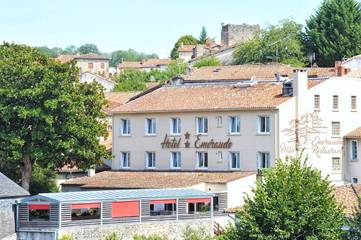 Hôtel pour 3 personnes, avec terrasse et vue à Confolens