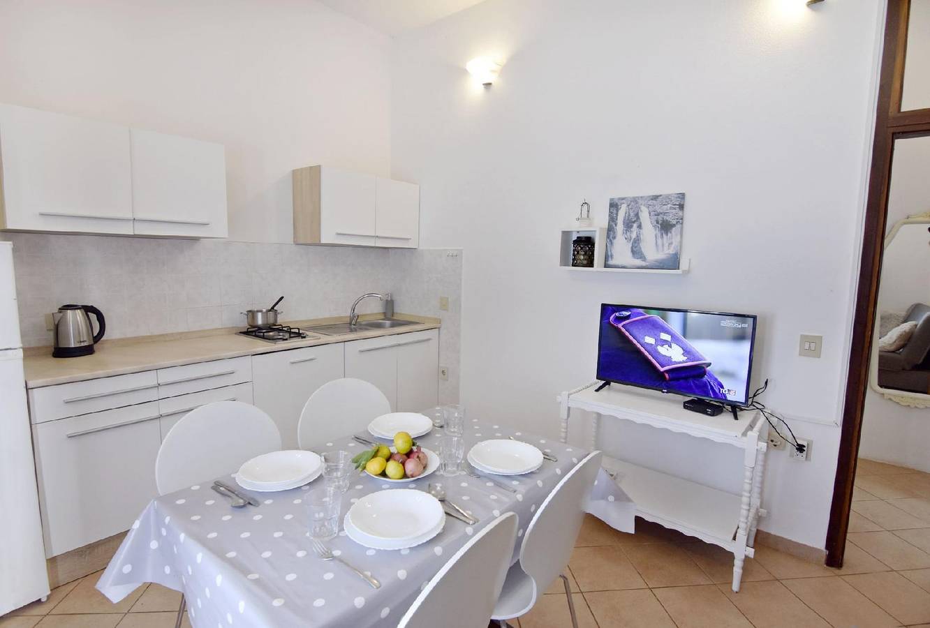 Entire holiday apartment, Silva ground floor apartment with garden in Umag, Umag Region
