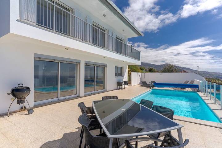 Location de vacances pour 8 personnes, avec jardin et piscine dans Estreito da Calheta - 3