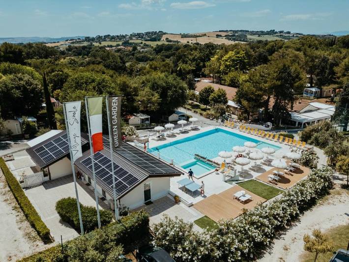 Villaggio vacanza per 2 persone, con Terrazza e Giardino nonché Piscina nelle Marche