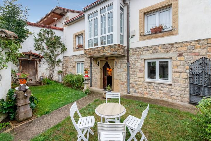Casa rural para 8 personas, con Balcón y Jardín en Alto Campoo