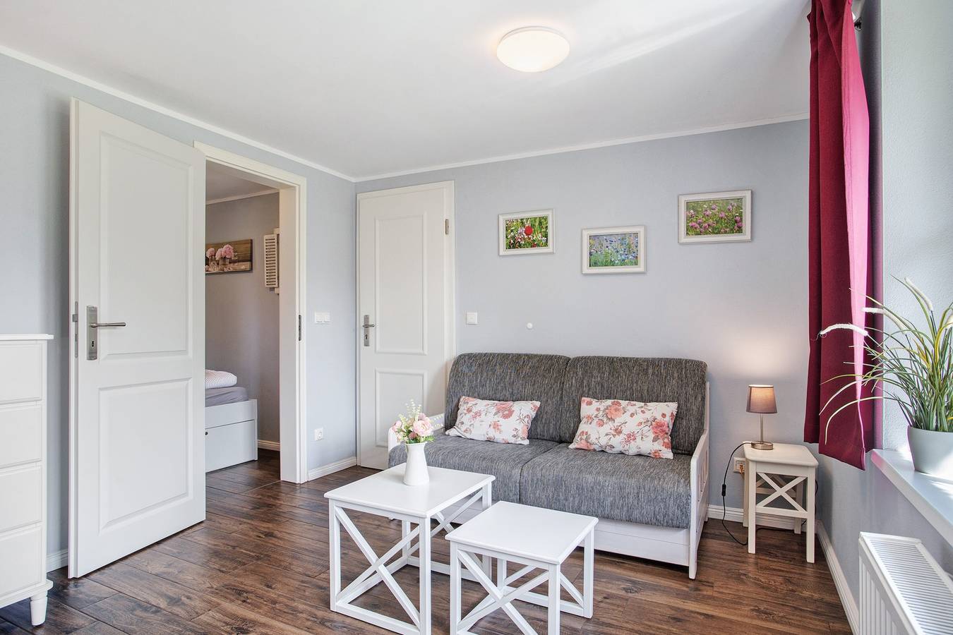 Ganze Wohnung, Ferienwohnung 'Reetferienhaus Lütt' mit Gemeinschaftsterrasse und Wlan in Schaprode, Rügen