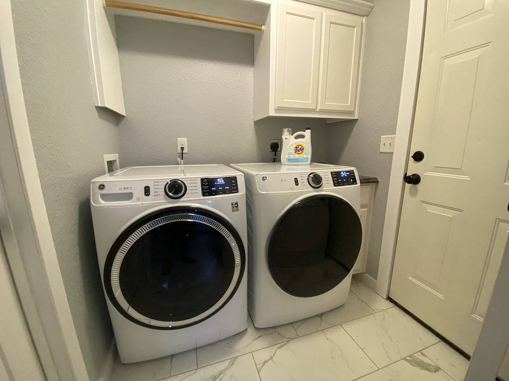 The Llama House Bentonville - Near, Ev Charging Station Cyclists Retreat in Bentonville, Ozark Mountains