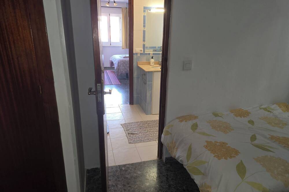 Large villa with a beautiful view of the sea. Very private and close to the beach in Benajarafe, Vélez-Málaga