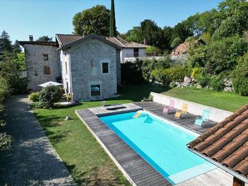 Villa pour 8 personnes, avec vue ainsi que piscine et jardin, animaux acceptés dans l' Isère