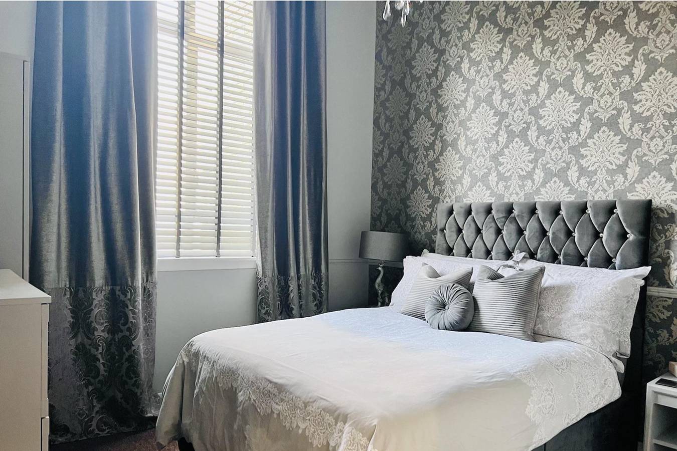 Entire vacation apartment, Apartment with City Views - Sleeps 3 in Edinburgh, Edinburgh and Lothian