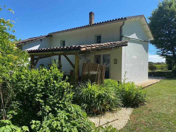 Location de vacances pour 4 personnes, avec jardin à Édon (Charente)