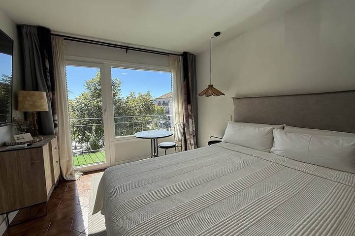 Ganze Wohnung, Balkon mit Blick auf den Platz und Kirche · Cebreros in Cebreros, Ávila und Umgebung