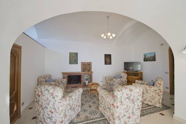 Wonderful Property with Beautiful Sea View Terraces and Jacuzzi in San Michele (Salerno), Furore