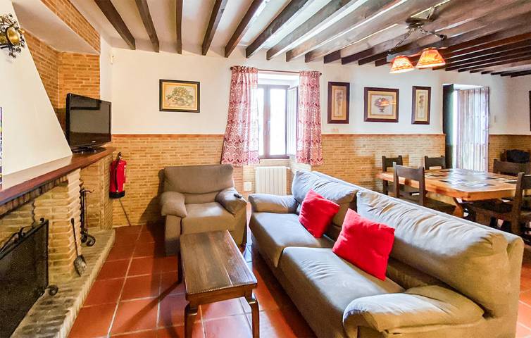 Casa rural para 12 personas, con terraza además de jardín y piscina, Se admiten mascotas en Villanueva del Trabuco - 3