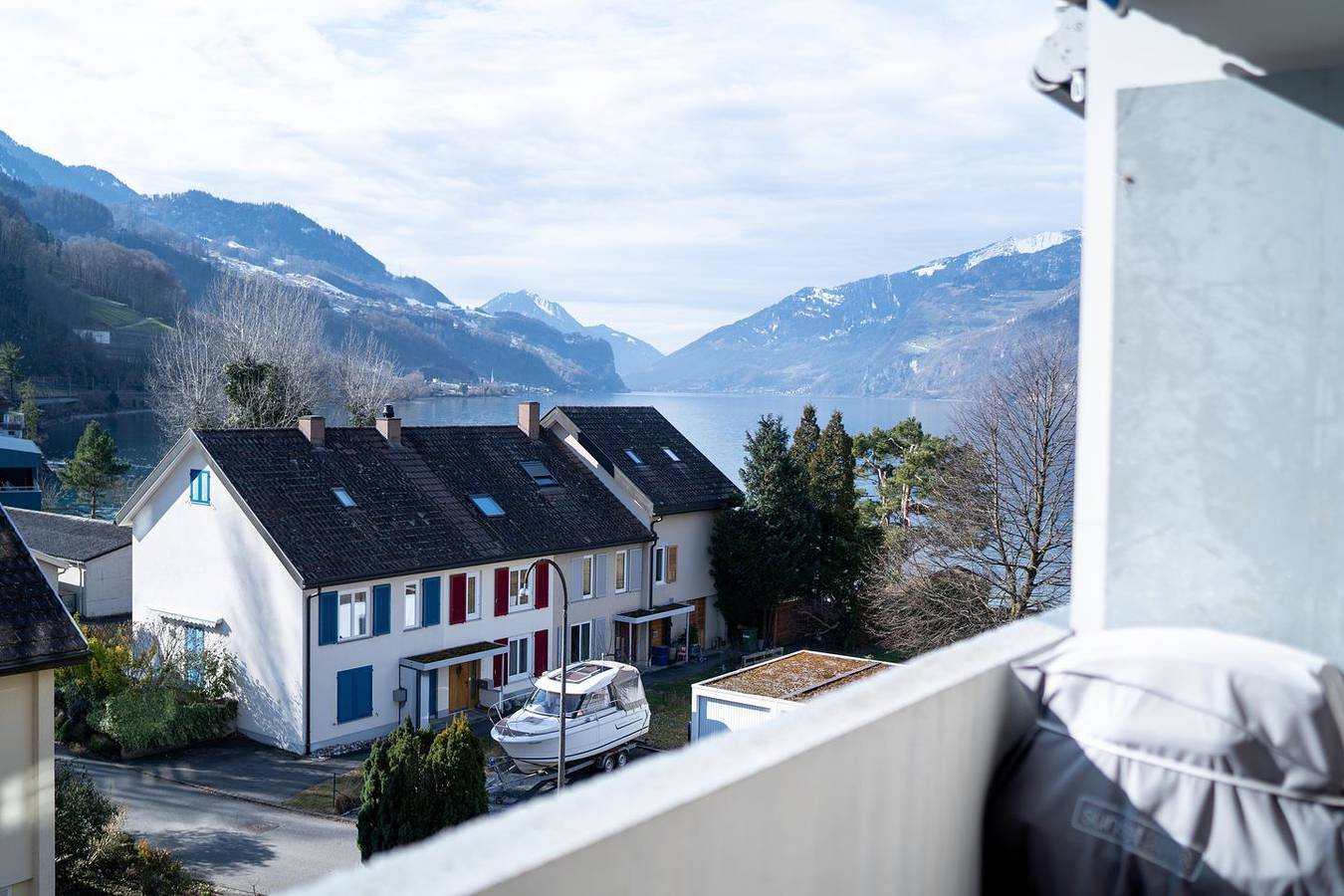 Ganze Wohnung, Gemütliches Apartment Seeperle in Murg nur 100 Meter vom See entfernt und mit tollem Bergblick. in Quarten, Churer Rheintal