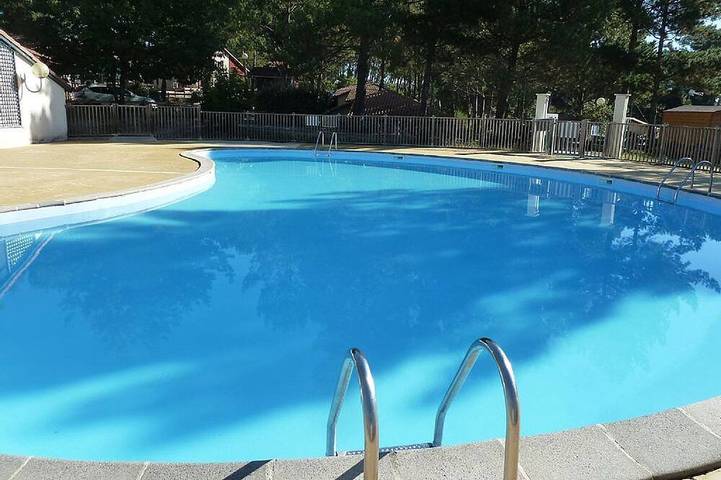 Location de vacances pour 4 personnes, avec jardin ainsi que terrasse et piscine dans Office De Tourisme De Moliets Et Maa - 4