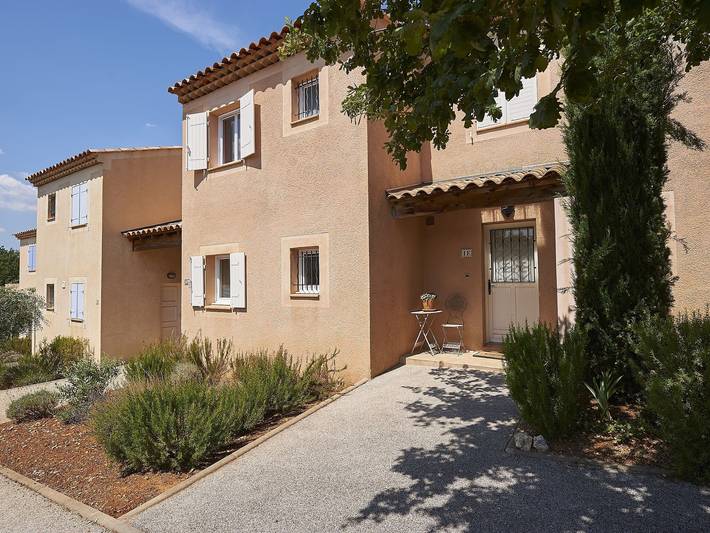 Gîte pour 4 personnes, avec Terrasse ainsi que Jardin et Piscine
