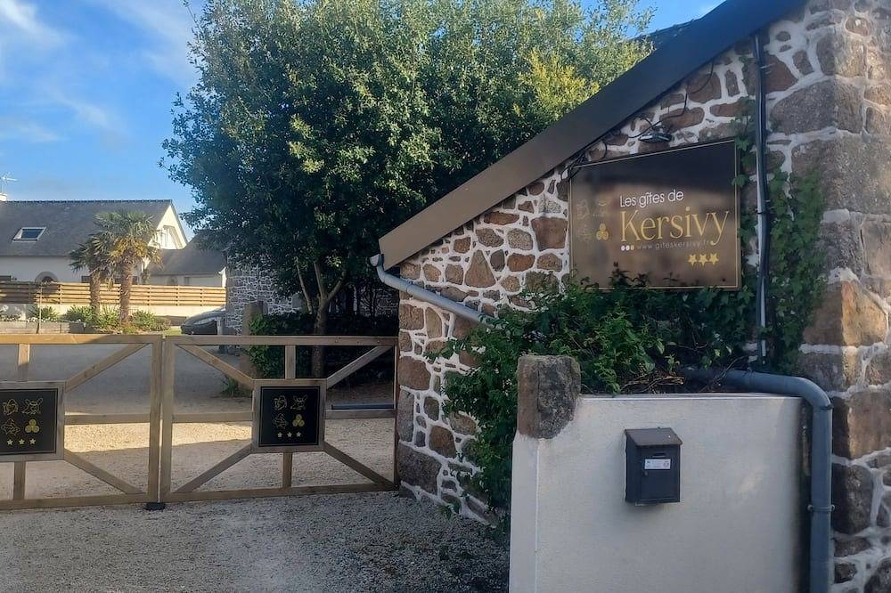 Cottage Merlin 3* Spa Privatif et Sauna in Trélévern, Pink Granite Coast