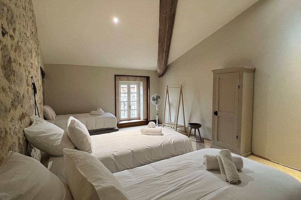 Intimate estate in the heart of Drôme Provençale in La Garde-Adhémar, Nyons region