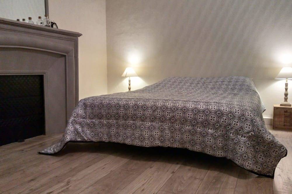 Entire apartment, Nice apartment in the city center with private courtyard in Carcassonne, Carcassonne region