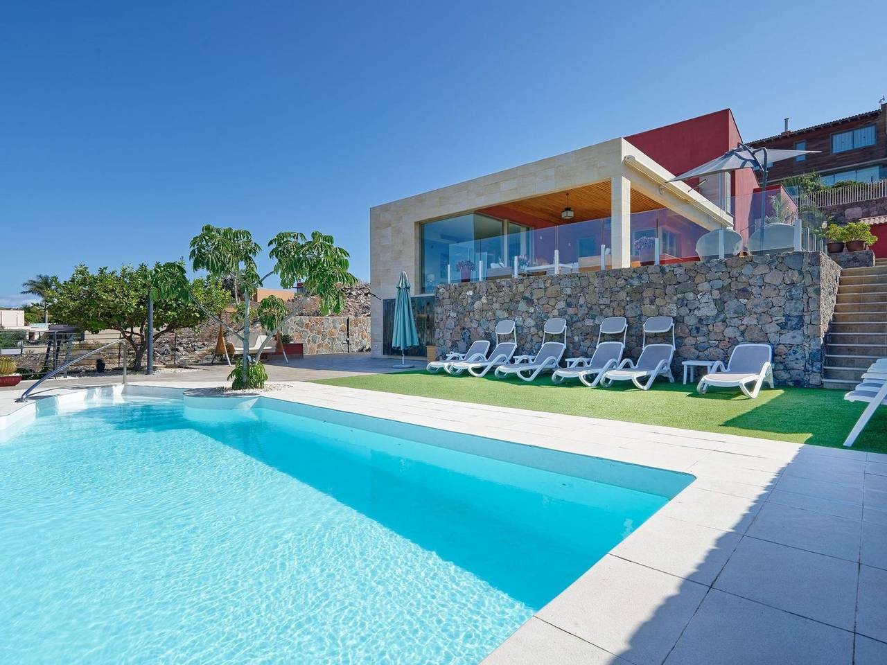 Holiday Rental for 10 People in Salobre, San Bartolomé de Tirajana