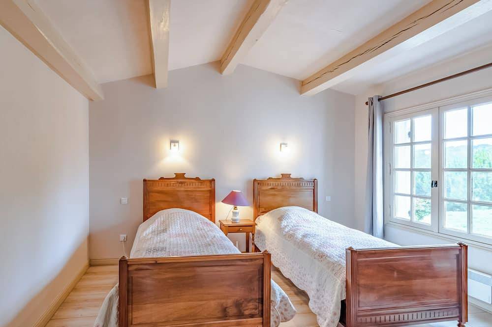 La Combe Aux Loups – Spacieuse Maison avec Piscine, Jardin et Terrasse à Marsac-sur-l'Isle in Marsac-sur-l'Isle, Périgord Blanc