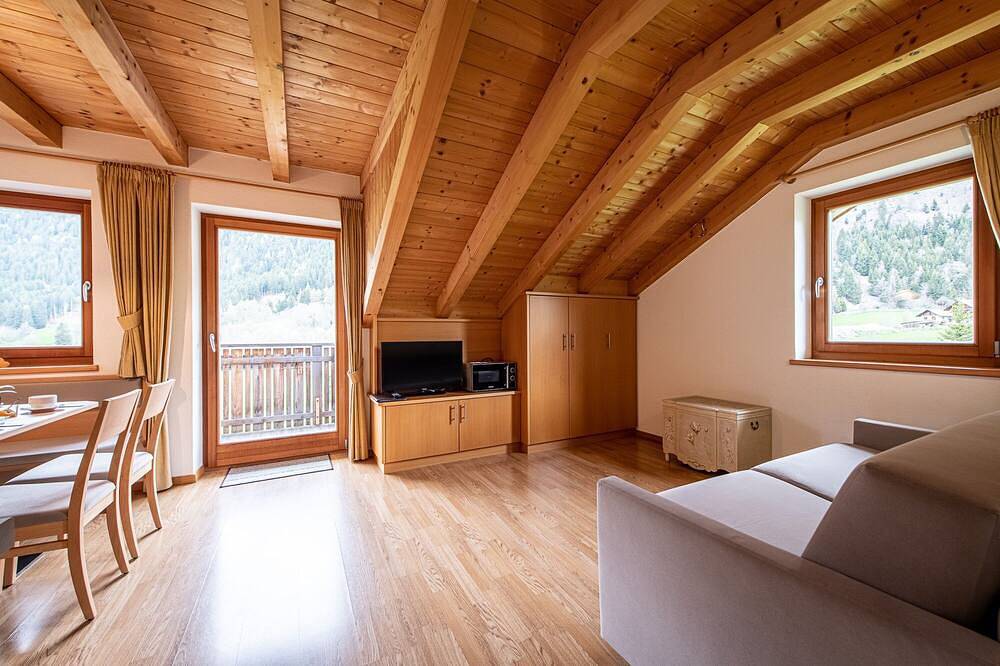 Ganze Wohnung, Haus Landheim Apart. Bergblick mit separatem Schlafzimmer und Wasserfallblick! in Antholz, Rasen-Antholz