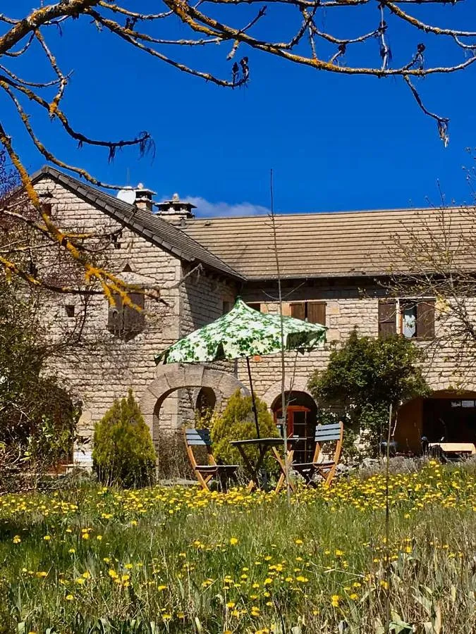 Alojamiento y desayuno para 2 personas, con terraza además de jardín y vistas - 1