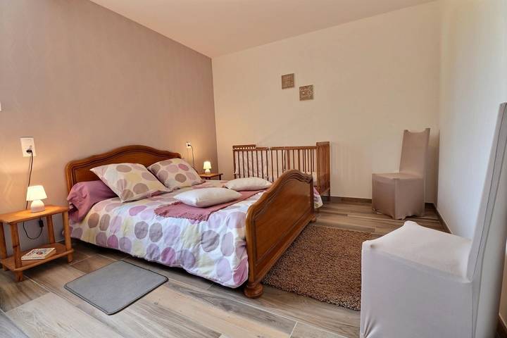 Gîte pour 6 personnes, avec jardin et terrasse dans Saint-Aubin-du-Cormier