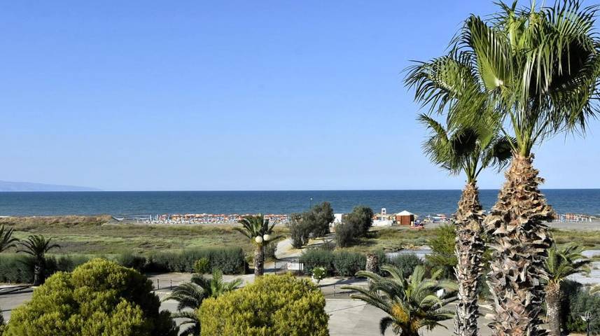 Station pour 2 personnes, avec jardin ainsi que vue et balcon à Zapponeta - 2