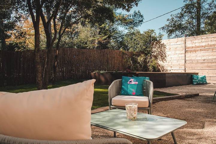 Location de vacances pour 8 personnes, avec piscine à Saint-Thibéry