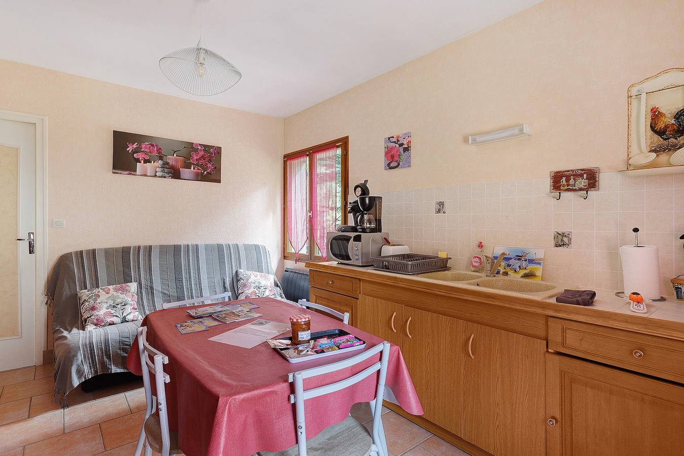 Casa Vacacional 'Gite Des Orchidées' con Terraza Privada, Jardín Compartido y Wi-Fi in Châteauvieux, Región de Romorantin-Lanthenay