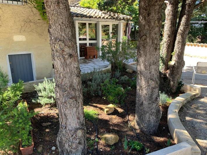 Location de vacances pour 6 personnes, avec vue ainsi que jardin et piscine à Uchaux - 4