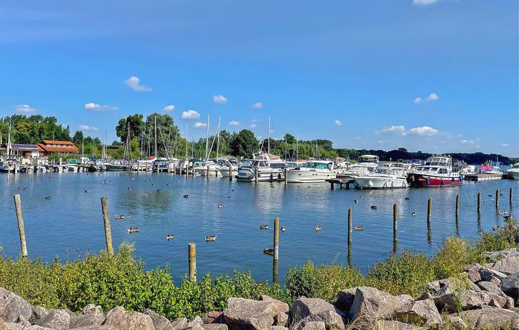 Gemütliches Apartment mit Terrasse, Parkplatz und Kabel-TV - 600m zum Strand in Klink, Müritz