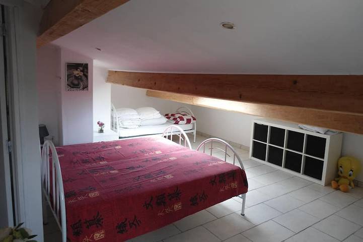 Location de vacances pour 7 personnes, avec terrasse ainsi que jardin et piscine à La Gaude - 3