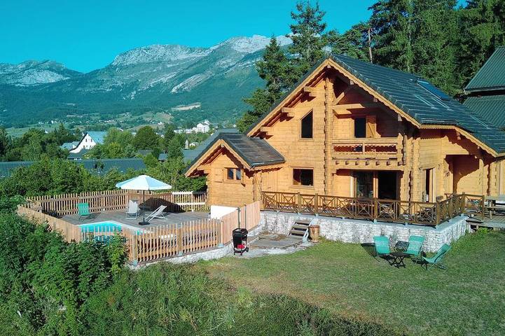 Chalet pour 13 personnes, avec jardin ainsi que piscine et terrasse à Villard-de-Lans