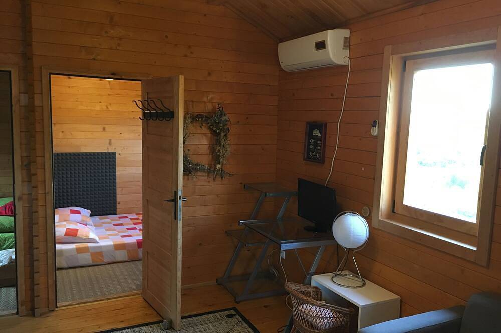 Le Chicalon Chalet Climatisé T3 Campagne Nature Chevaux Sainte Victoire in Aix-en-Provence, Aix-en-Provence region