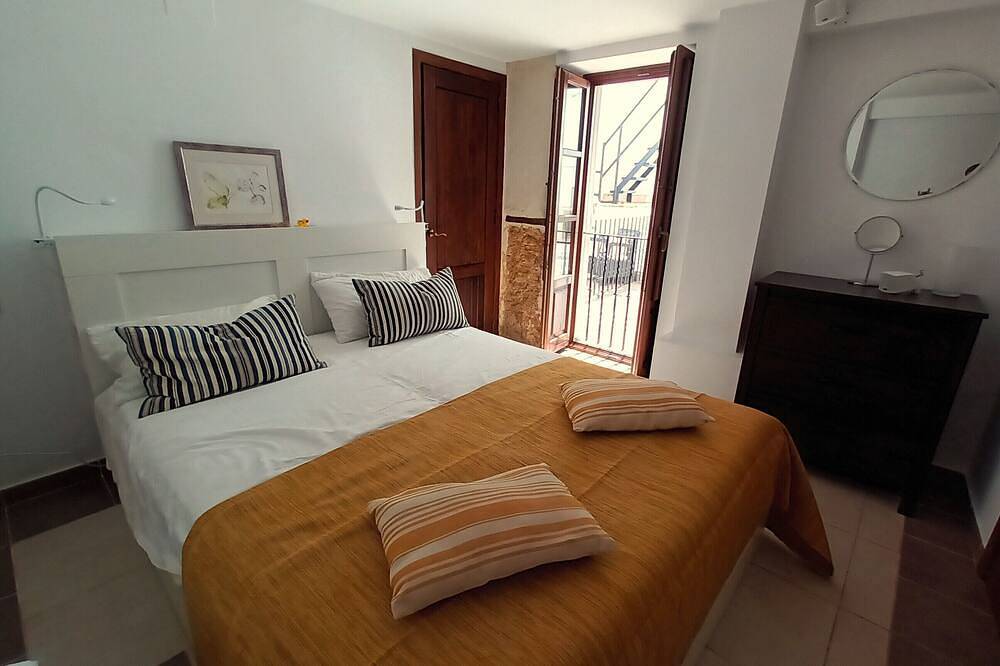 Medina Sidonia, luxury historic modern townhouse, pool, roofterraces, sea view. in Medina-Sidonia, Costa de la Luz