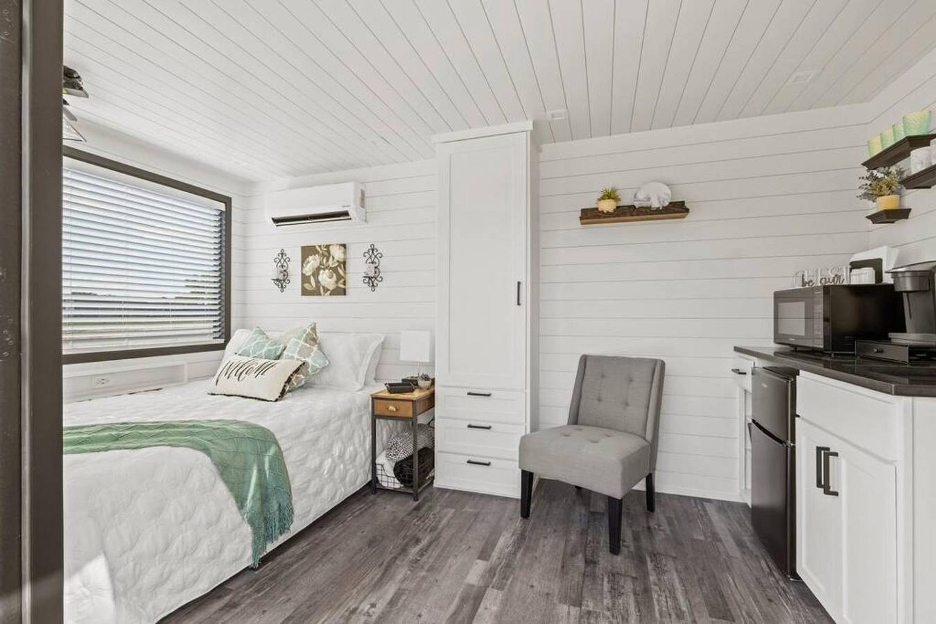 New Wilderness Hideout-Cozy Container Home in Gillespie County