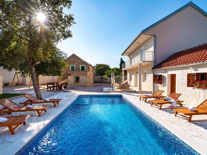 Ferienhaus für 8 Personen, mit Balkon und Terrasse sowie Garten und Pool in Općina Stankovci
