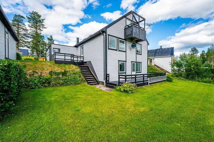 Location de vacances pour 12 personnes, avec Balcon et Terrasse ainsi que Jardin et Sauna dans Gallivare