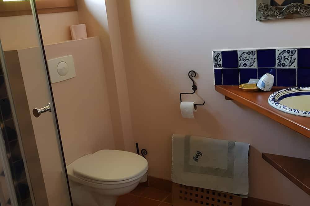 Chambre d’hôtes « Chevreuil » avec piscine partagée, jardin commun et Wi-Fi in Hauterives, Région de Valence