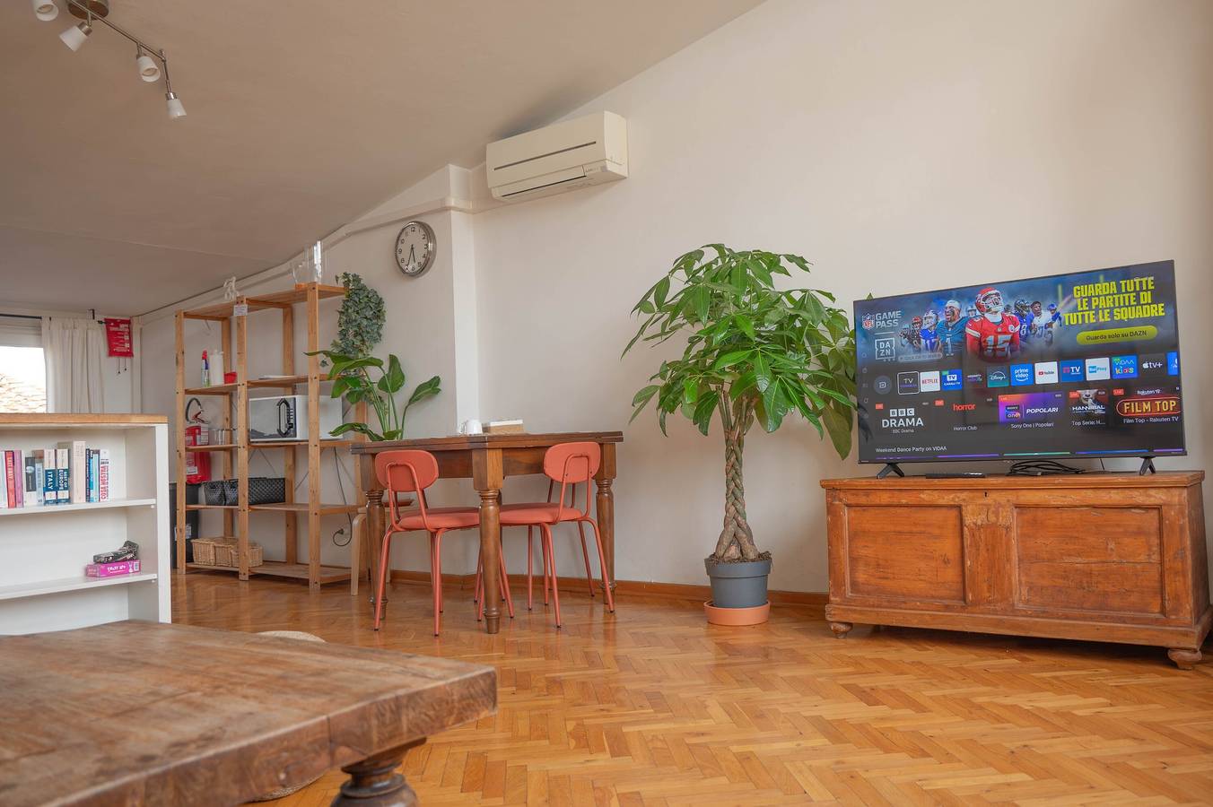 Elegant Panoramic Apartment in Borgo Santa Croce in Florence city center, Florence