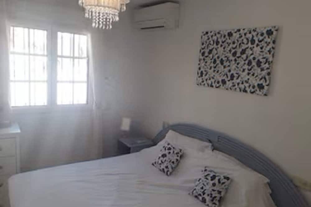 Summer & Winter Sun.... ...500m  Walk To Plaza - Huge Winter Discounts! in Monte Golf, Orihuela