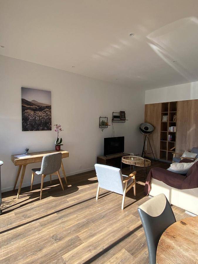 Two-Bedroom House in Pougues-les-Eaux, Nièvre