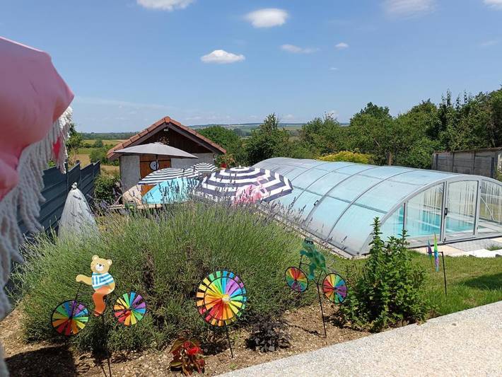Appartement de vacances pour 6 personnes, avec Terrasse ainsi que Jardin et Piscine dans la Meuse