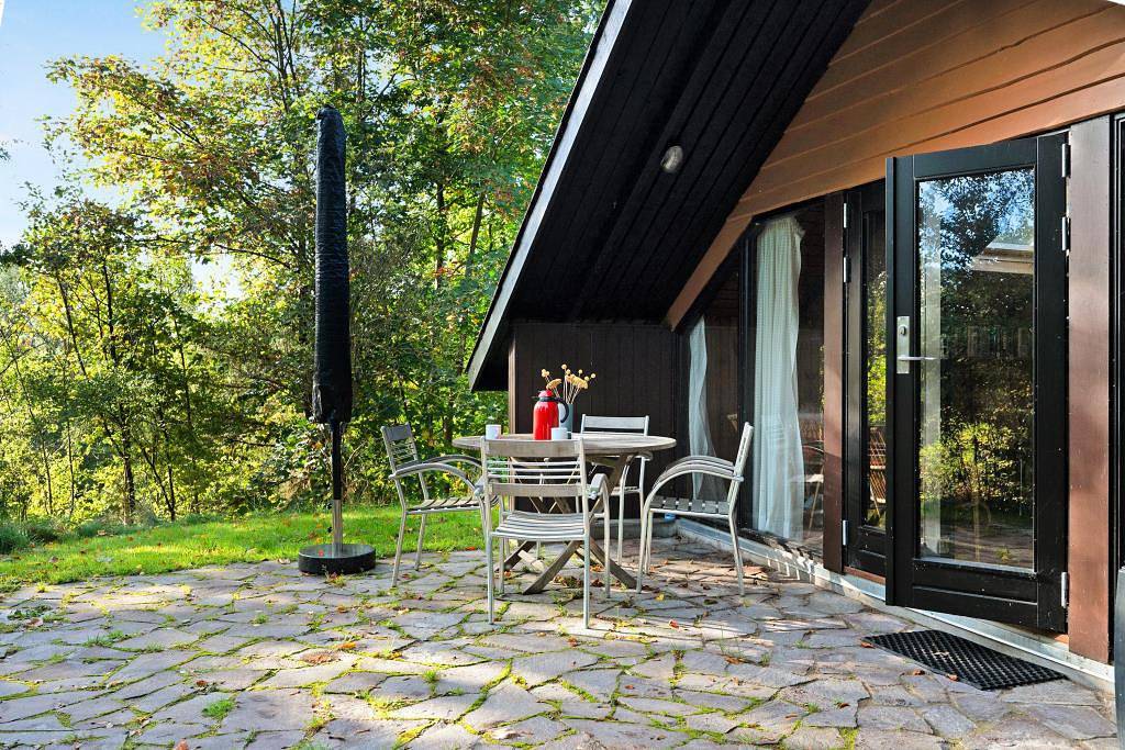 Gemütliches älteres Ferienhaus mit abgelegenem Wildnisbad auf dem schönen Helgenæs in Knebel, Süddjursland